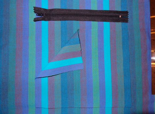 Adding a zippered pocket to the bag lining by Deborah Cooke