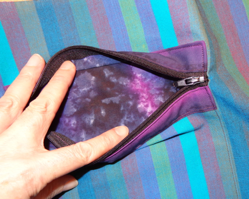 Adding a zippered pocket to the bag lining by Deborah Cooke