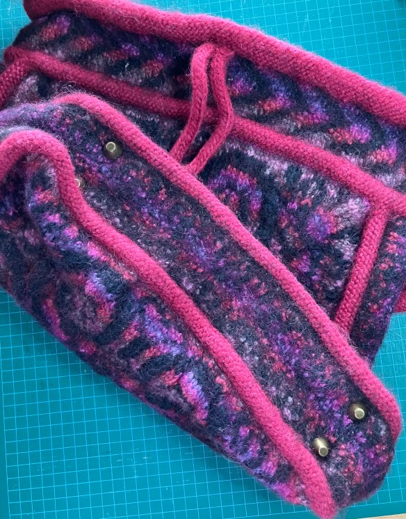 Base of Sipalu bag knit by Deborah Cooke in Patons SWS