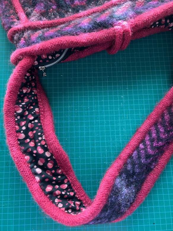 Lining of Sipalu bag knit by Deborah Cooke in Patons SWS